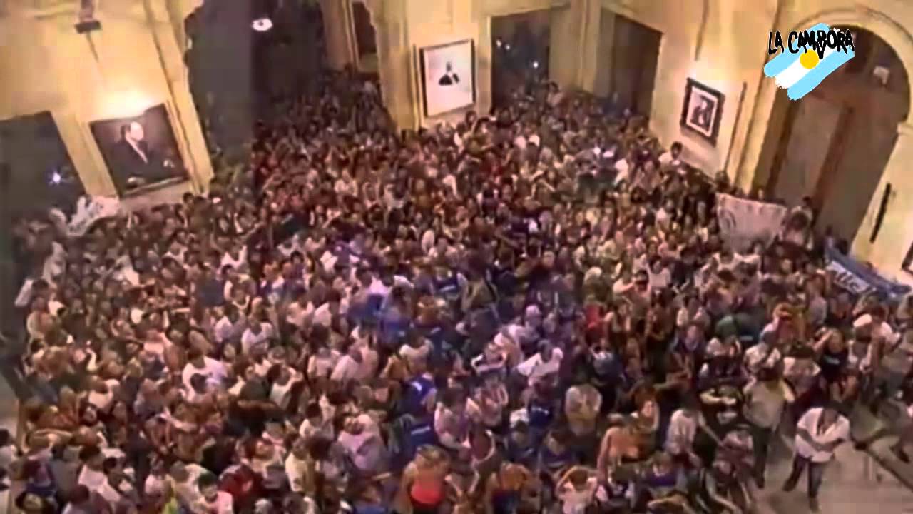 La Cámpora - Nos quedamos con el canto y la alegria
