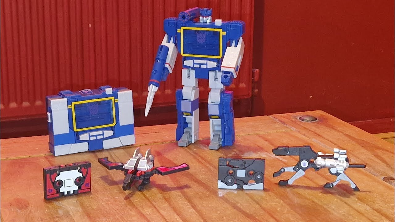TRANSFORMERS More Than Meets The Eye!  40 Years  Decepticon Communicator SOUNDWAVE 2.0