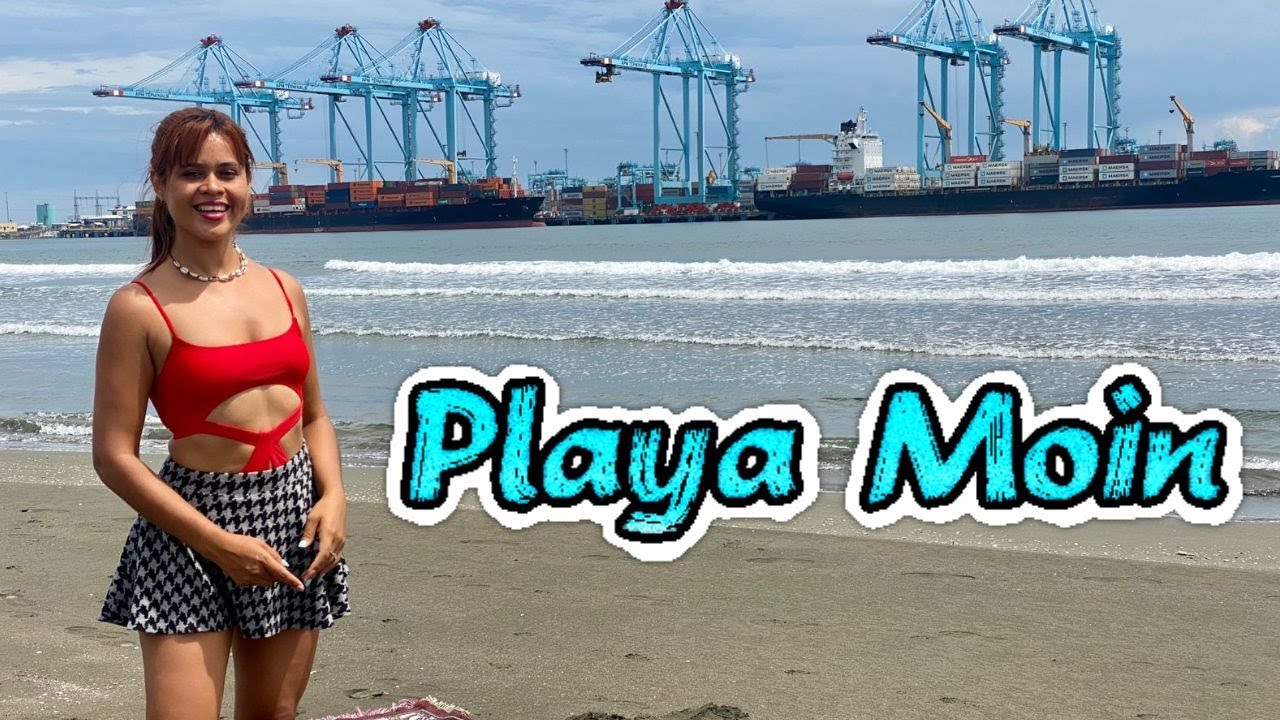 Se ven muchos contenedores desde esta playa en Limón Costa Rica