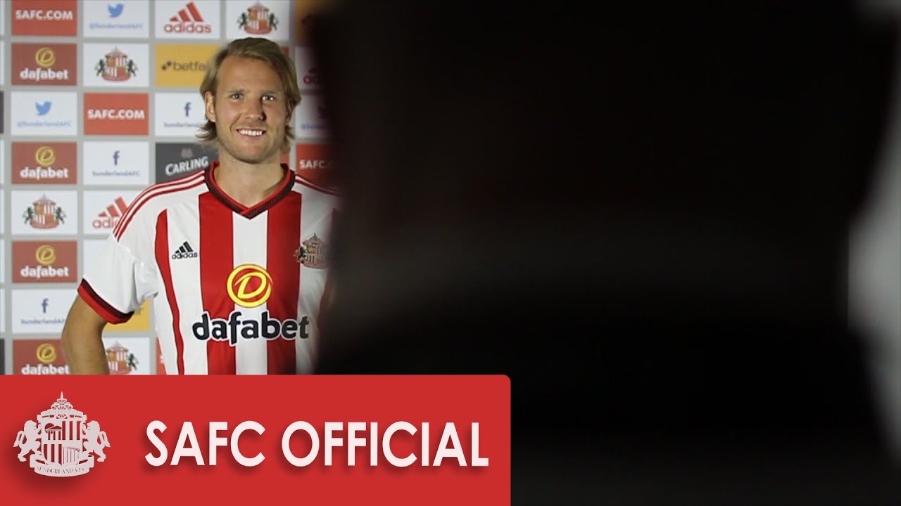 Behind The Scenes: Ola Toivonen signs