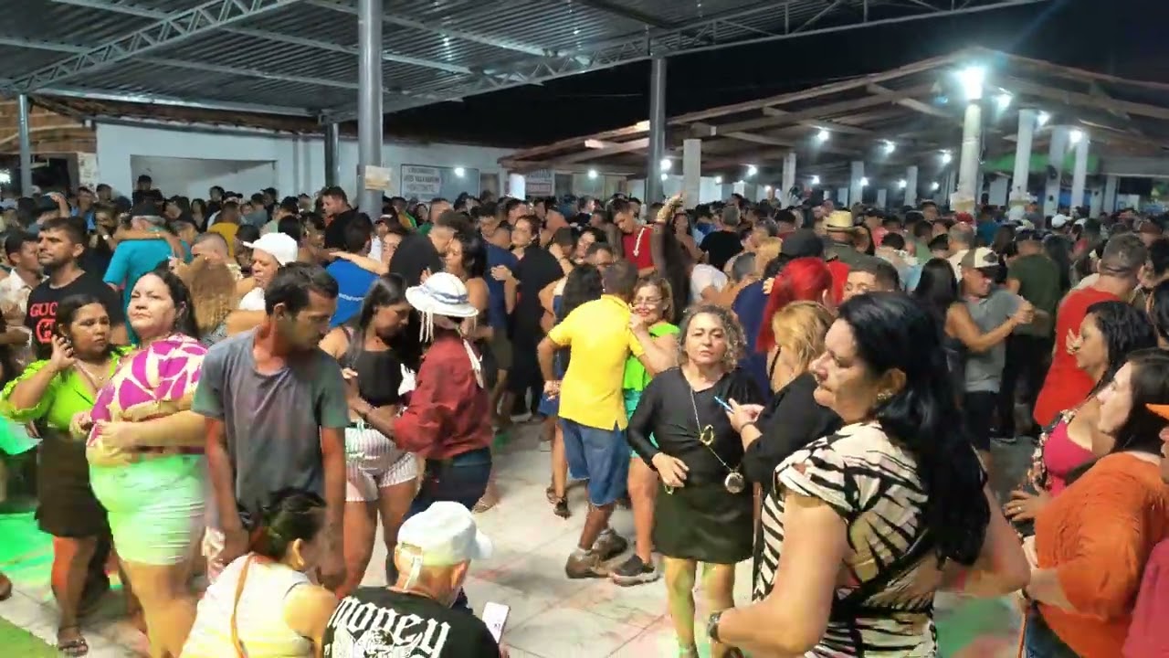 LOTAÇÃO GRANDE FORRÓ QUE SE GARANTE AO VIVO NO FORRÓ DO NEUDO EM HORIZONTE E TOME SWING