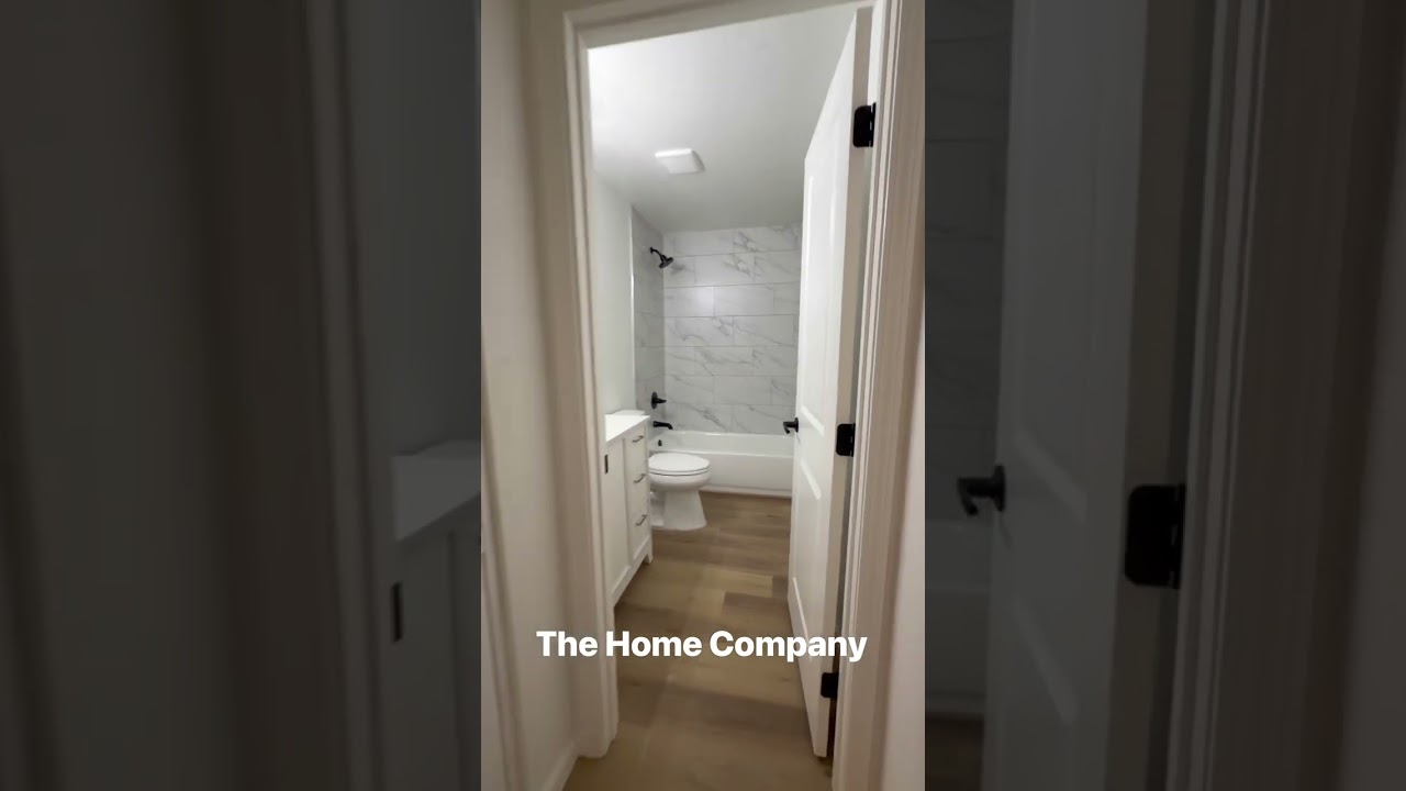 🏠7461 E Victoria Dr | Beautifully Updated Home