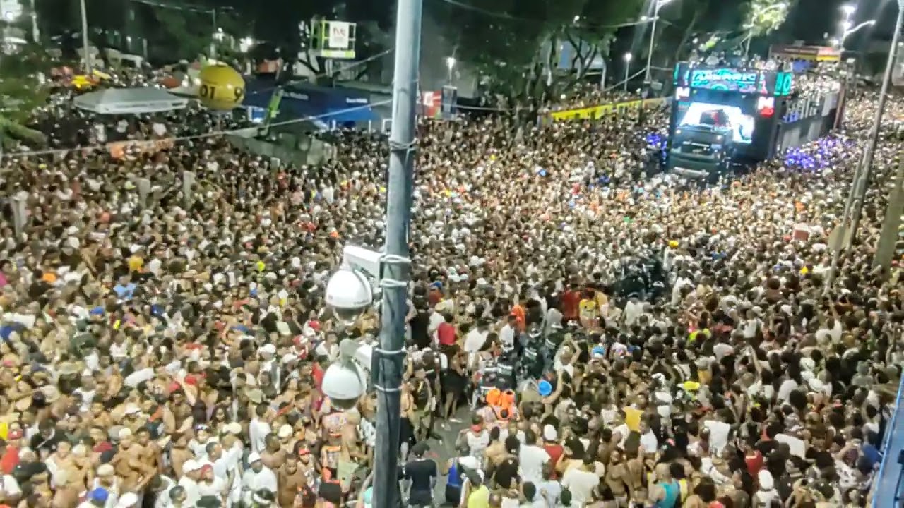 E a Terra Tremeuuu Kanário na Avenida@LuluBahiaTVEntertainmentNews