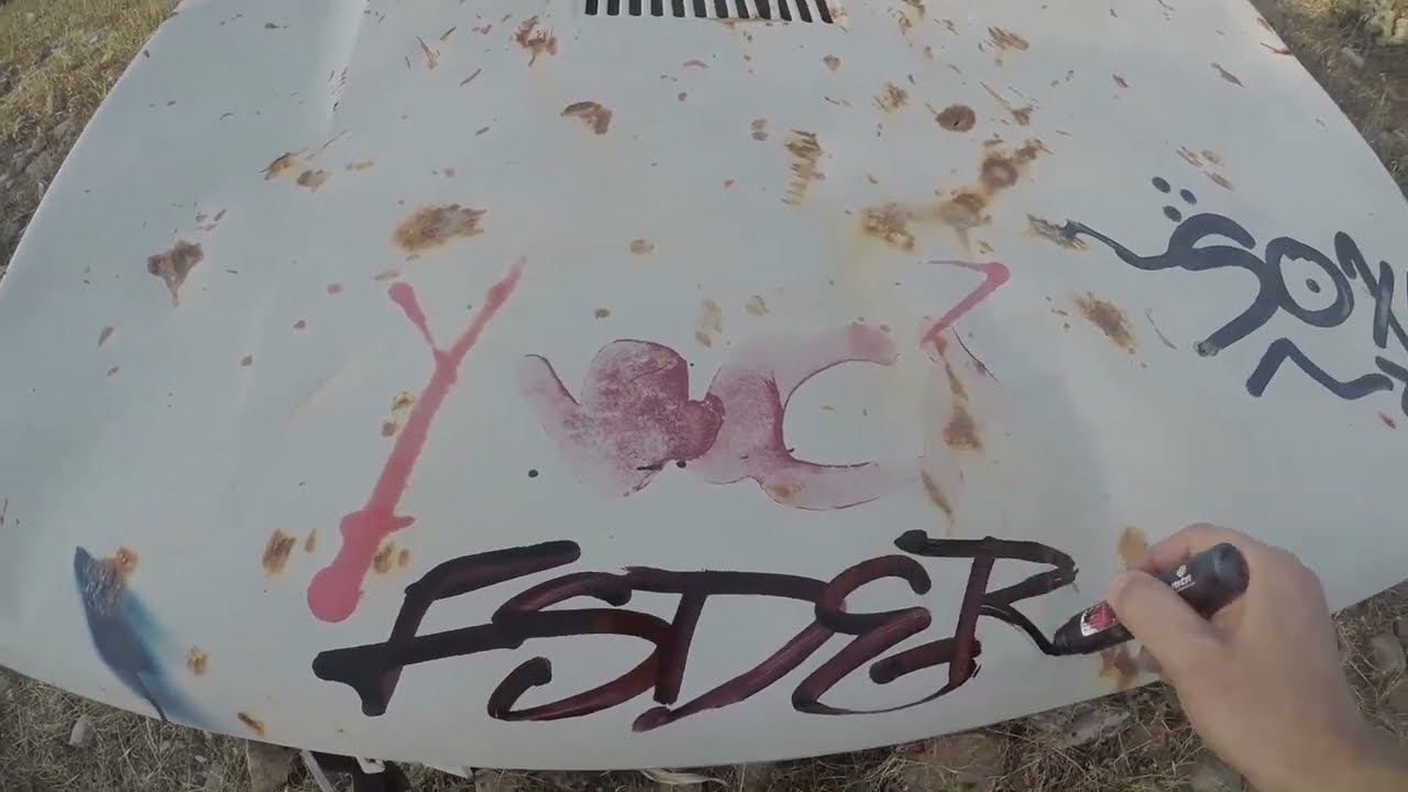 Graffiti THROWUPS Trip on greek island