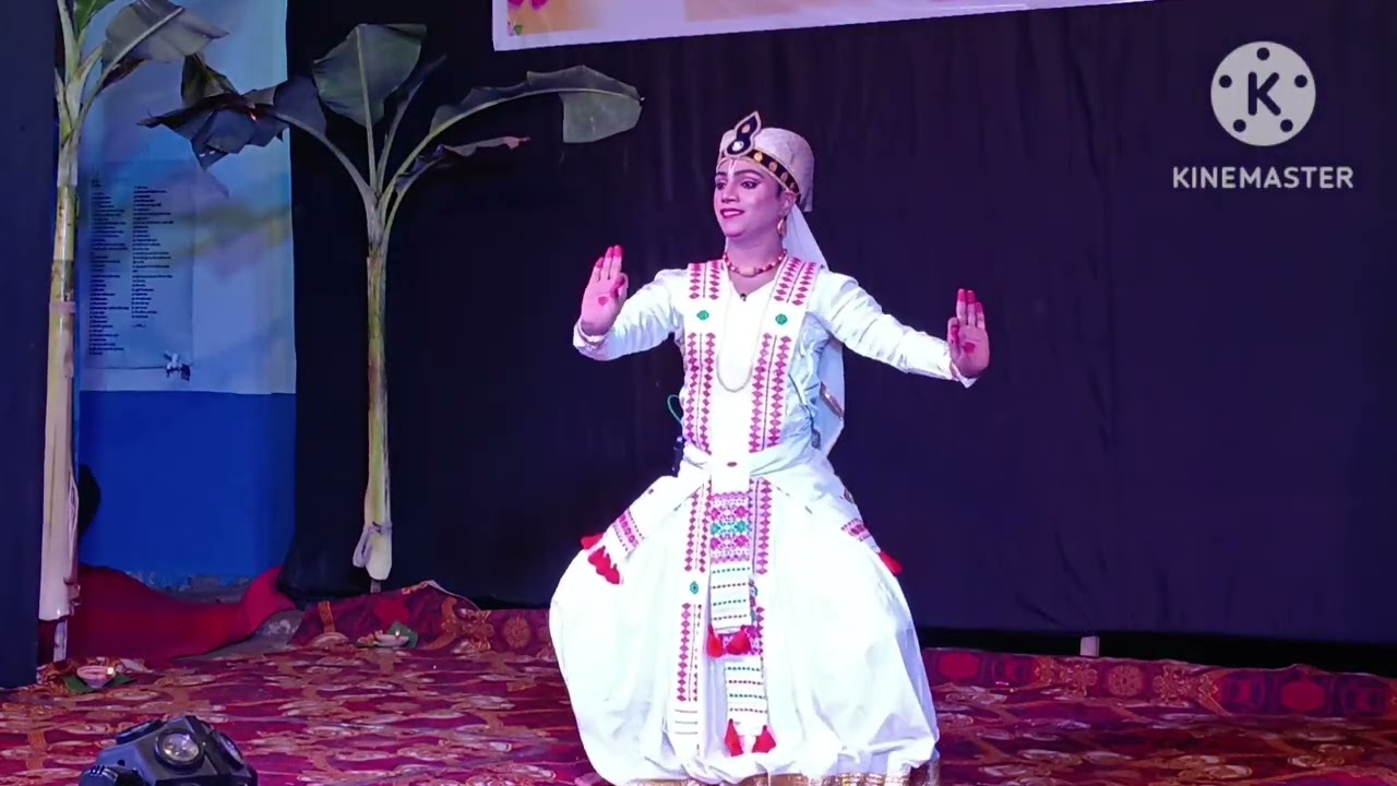 কন শিশুৰ ভাওনা প্ৰদৰ্শন।