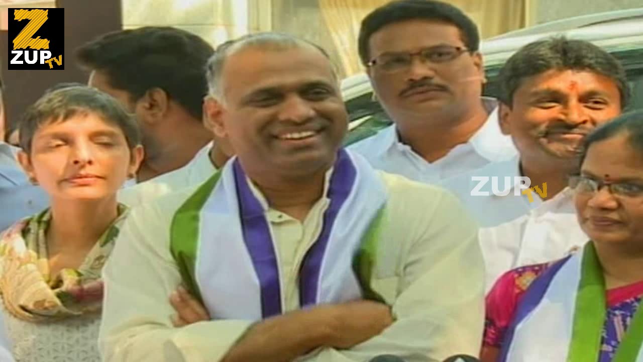 PVP Shocked by Media Question about Joining in YSRCP Leaving Pawan Kalyan
