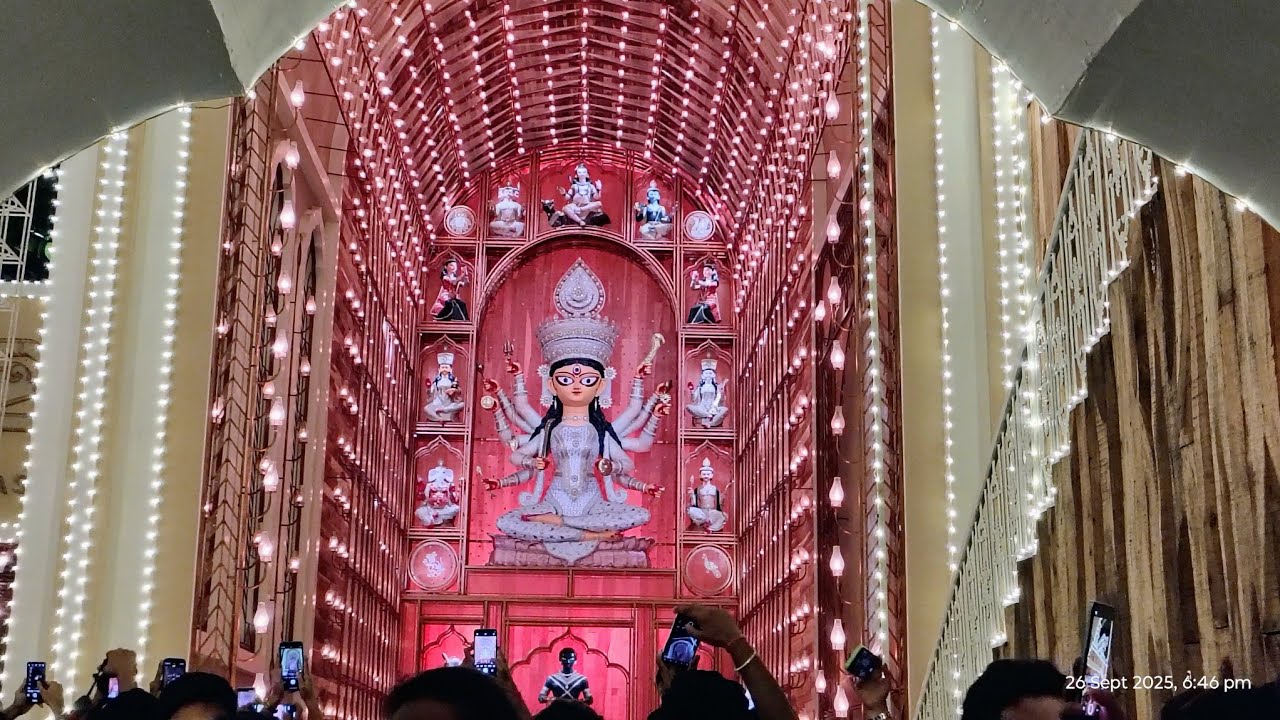 Durga Puja 2025 Begins! | Maha Chaturthi Pandal Tour South Kolkata