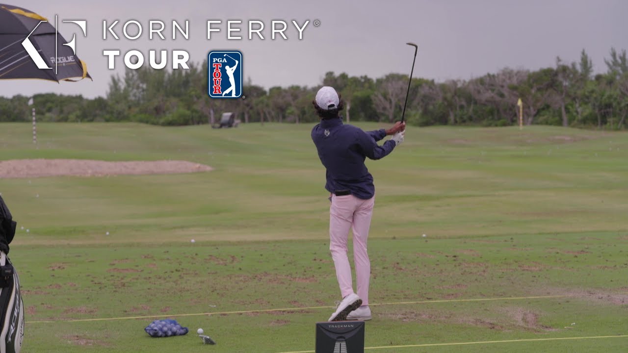 Akshay Bhatia warms up on the range