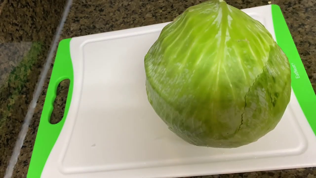 FRIED CABBAGE 🥬 WITH ONIONS 🧅 GREEN PEPPERS 🌶,  BACON 🥓 AND SAUSAGE 😋😋😋 #PEACHMCINTYRE