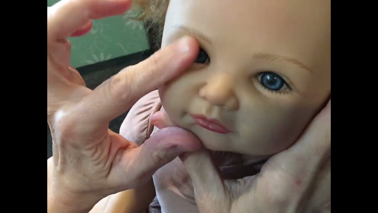 Baby Piper box opening/Paradise Galleries