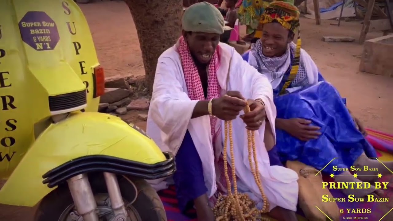 Le Fou Woroli, Boua Ladji et son ami Diabate recherche par le policier avec une convocation
