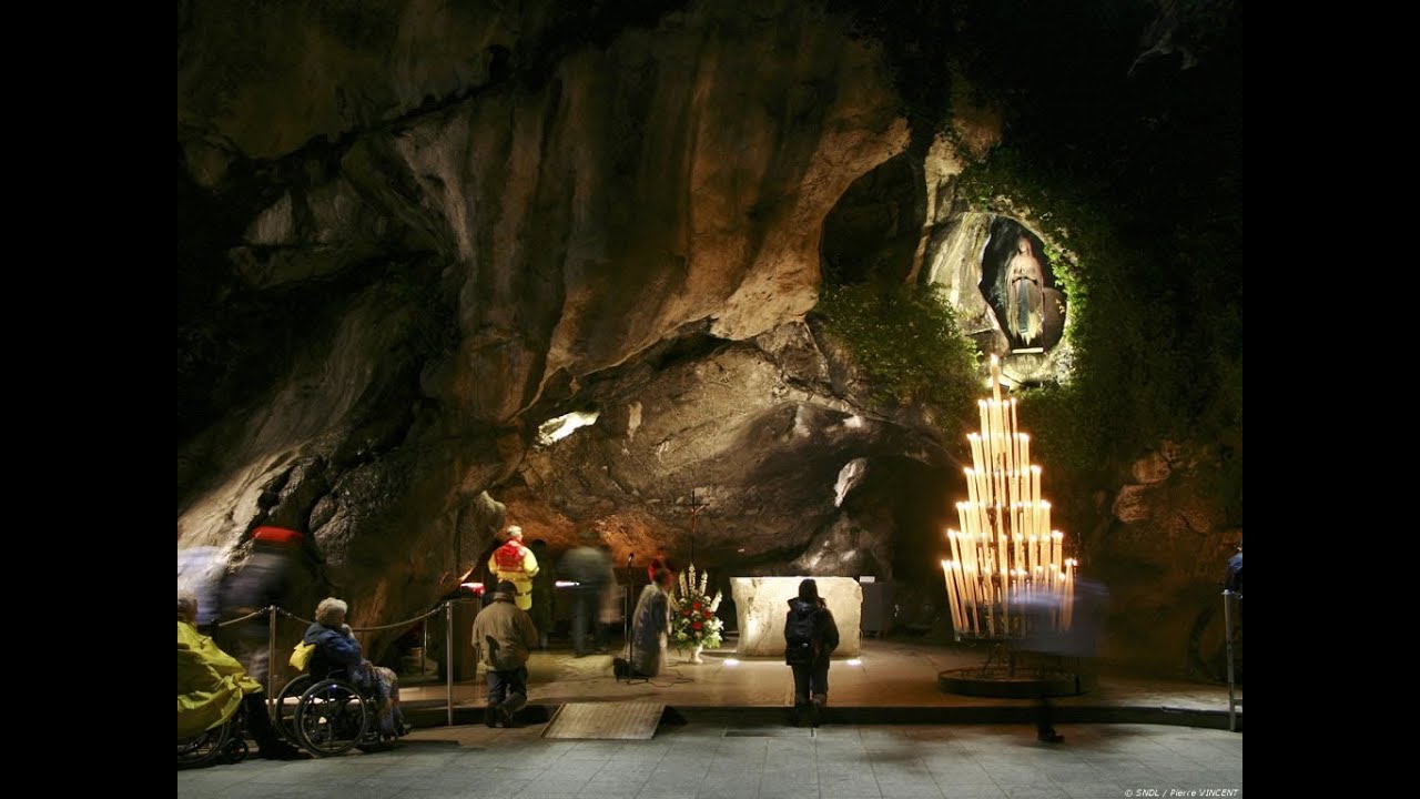 LOURDES - [HD] - MIEJSCE OBJAWIEŃ I PIELGRZYMEK...