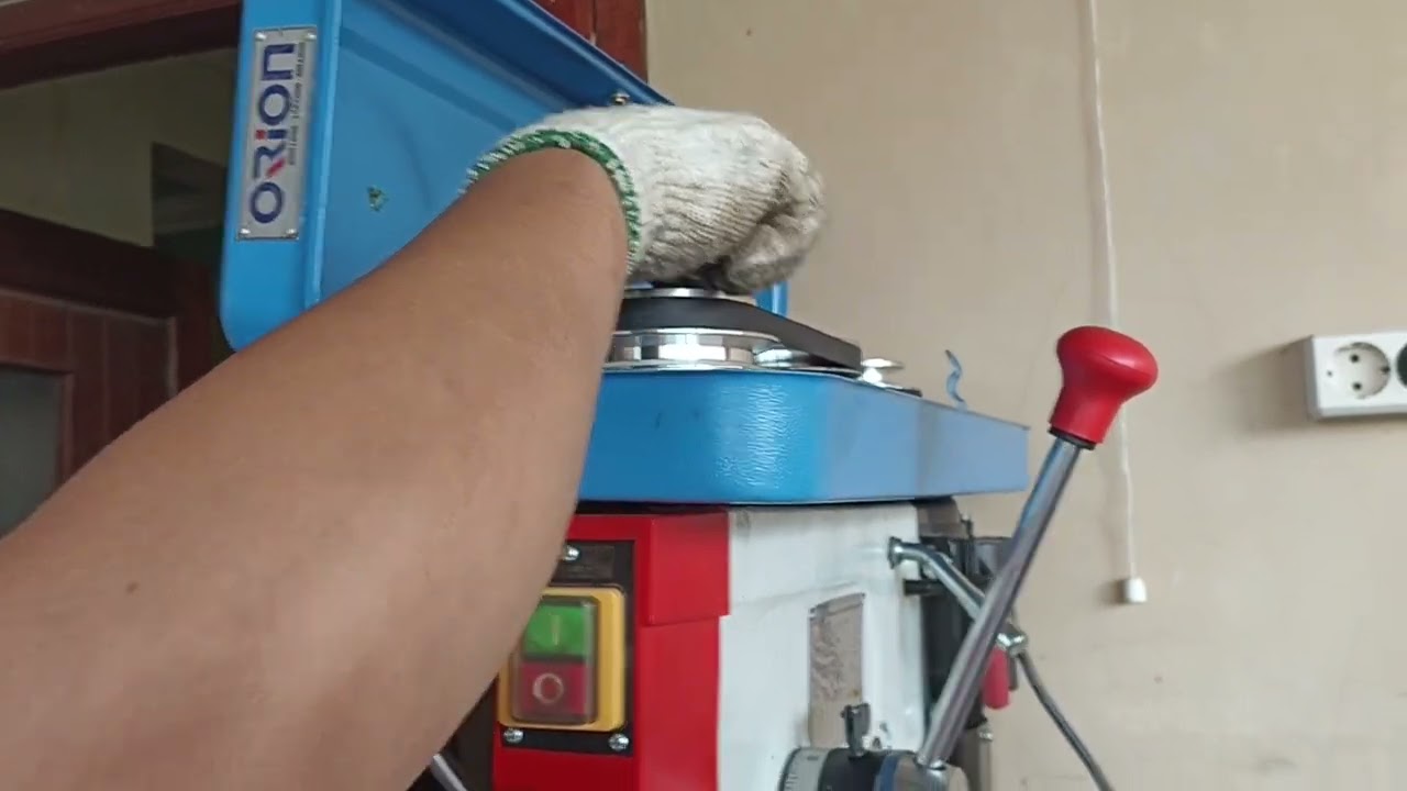 Cara mengganti kepala bor dgn body arbor ( rumah collet ) mesin milling 7016