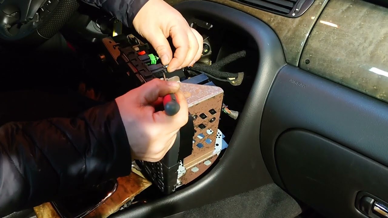 Jaguar X Type remove disassembly,smontaggio,demontage car radio,ashtray,portacenere,Aschenbecher