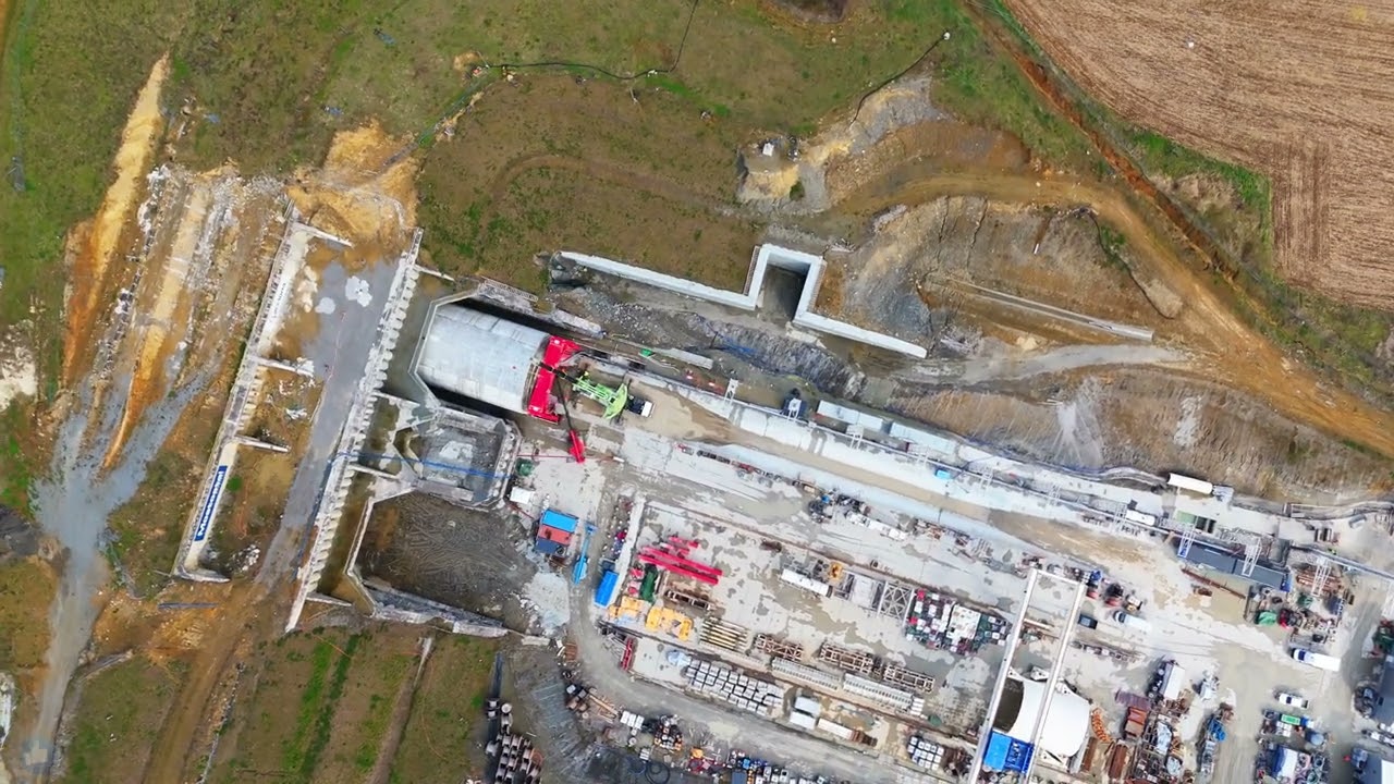 Tunel drogi S19 Via Carpatia na odcinku Rzesz&oacute;w Południe &mdash; Babica, Karpatka z lotu ptaka [dron 4K]