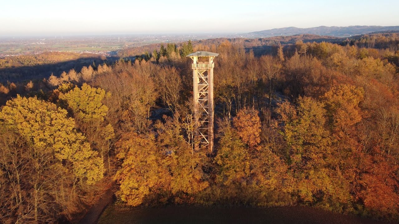 Der Wiehenturm im Wiehengebirge bei Preußisch Oldendorf (Nordrhein-Westfalen)
