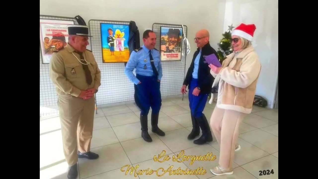 La Lorgnette avec  les bleus    2024