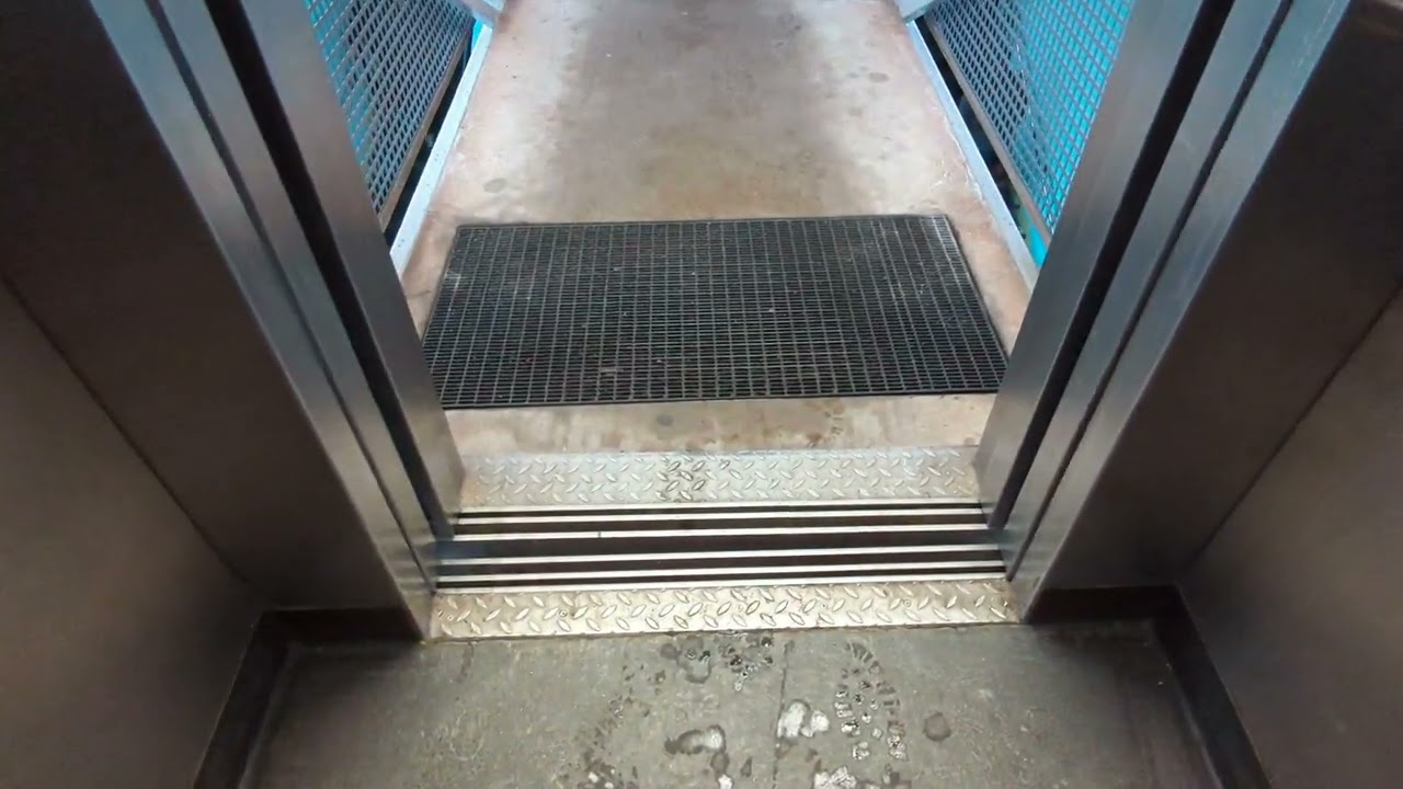 (Sweden Lifts) Generiska hydraulhissar @ Thorildsplan Metro