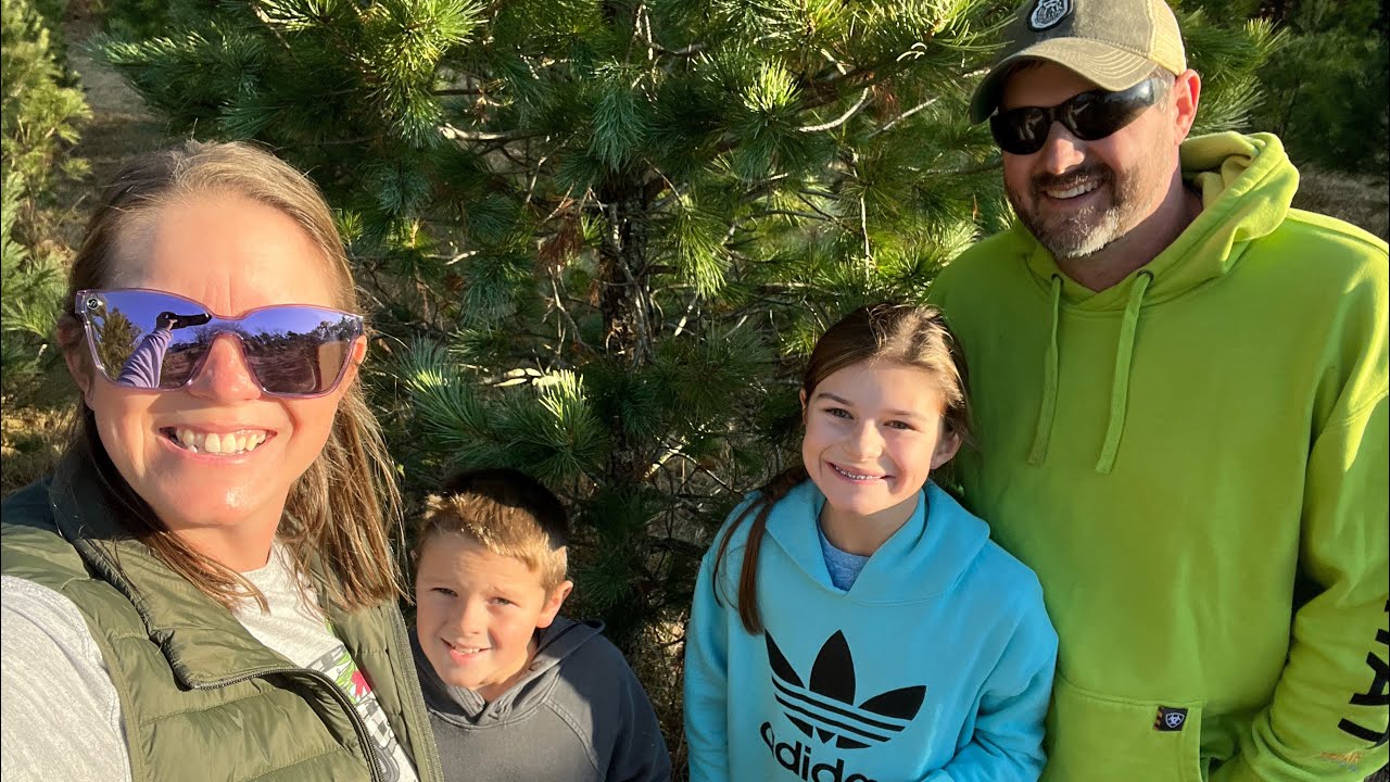 Рождественская охота за елкой 2022 с семьей Dirt Perfect