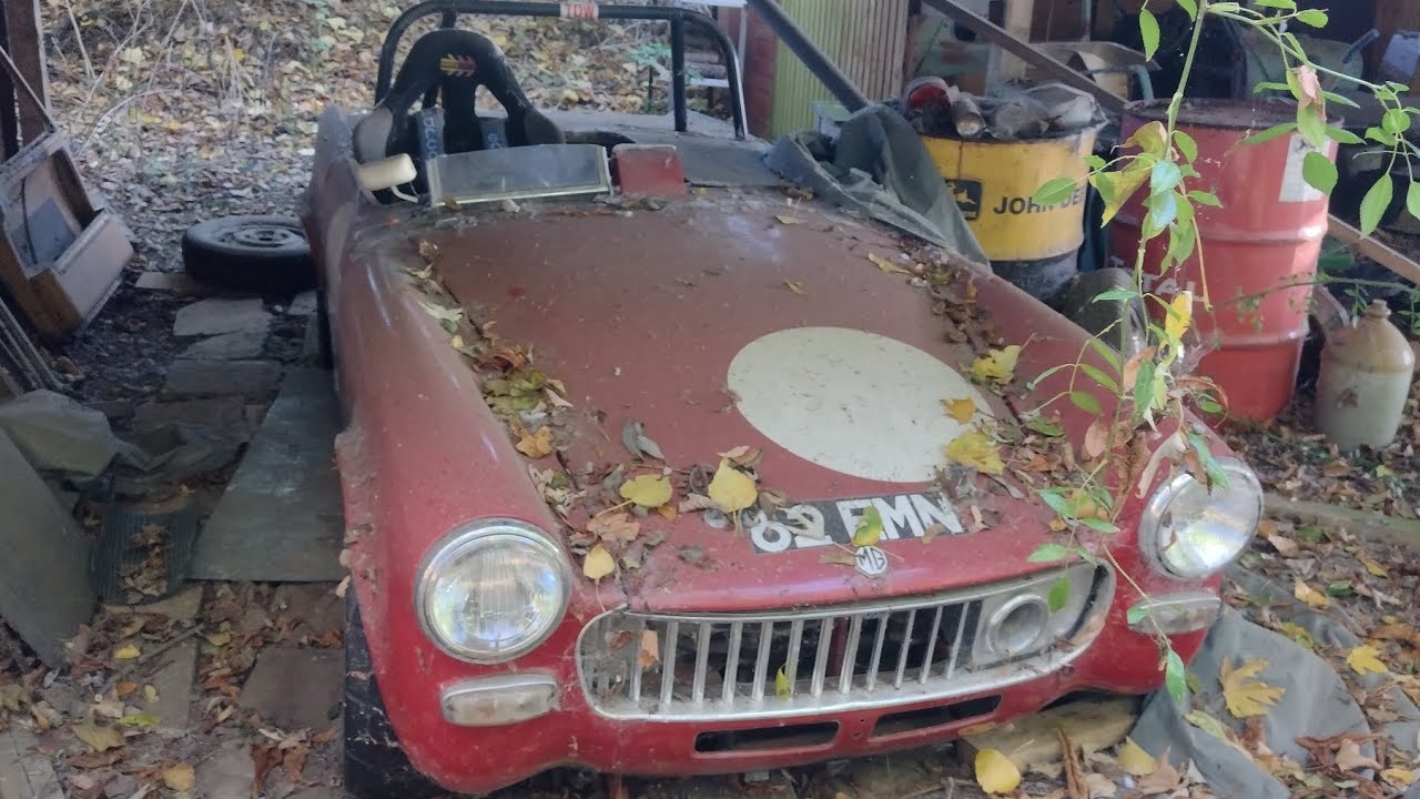 Abandoned car graveyard in Essex!