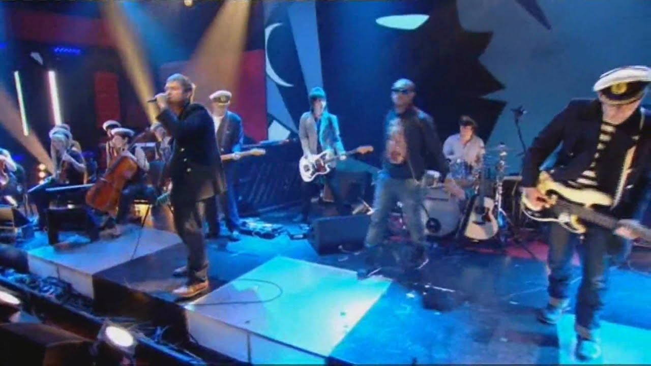 Gorillaz featuring Mick Jones and Paul Simonon - Clint Eastwood.wmv