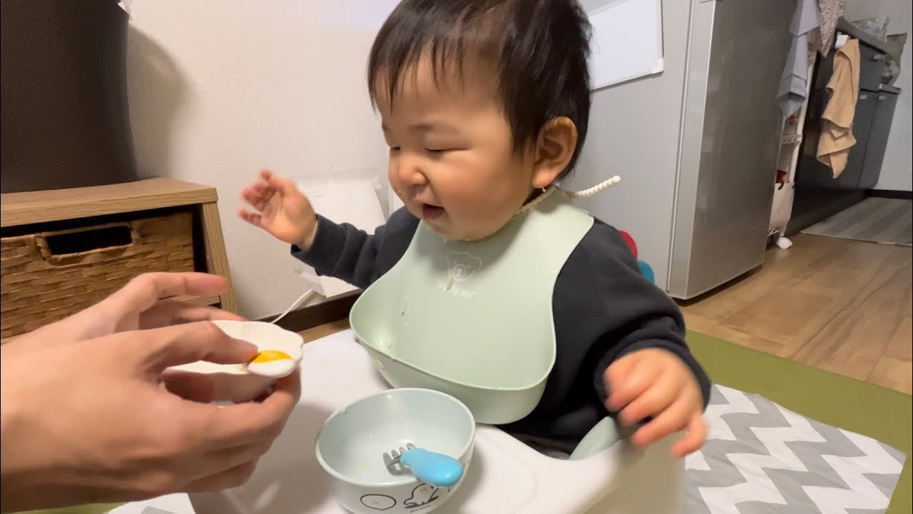 【1歳3ヶ月】笑顔あり！？朝食 15 months. There's a smile! Breakfast