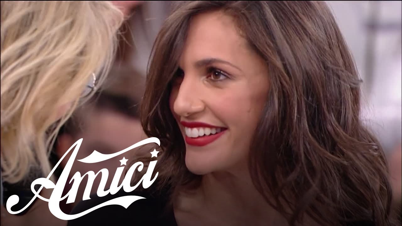 Amici 19 - Elena D'Amario presenta il nuovo album di Enrico Nigiotti