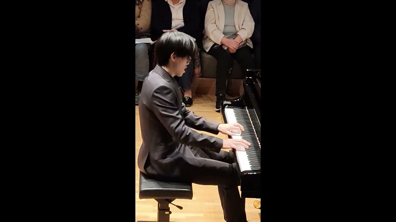 J.S. Bach - Prelude and Fugue in C# minor Book 1 BWV 849 (Tim Kan)