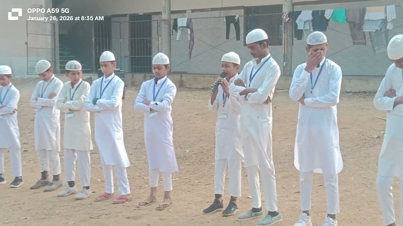 Ye mulk hamara hai ye mulk hamara hai Dilo jaaan se pyaara hai