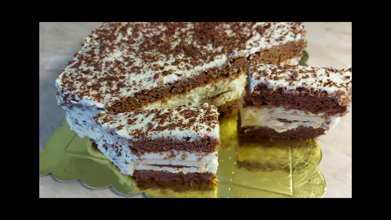 Torta, nutellával töltött keksszel a közepén.