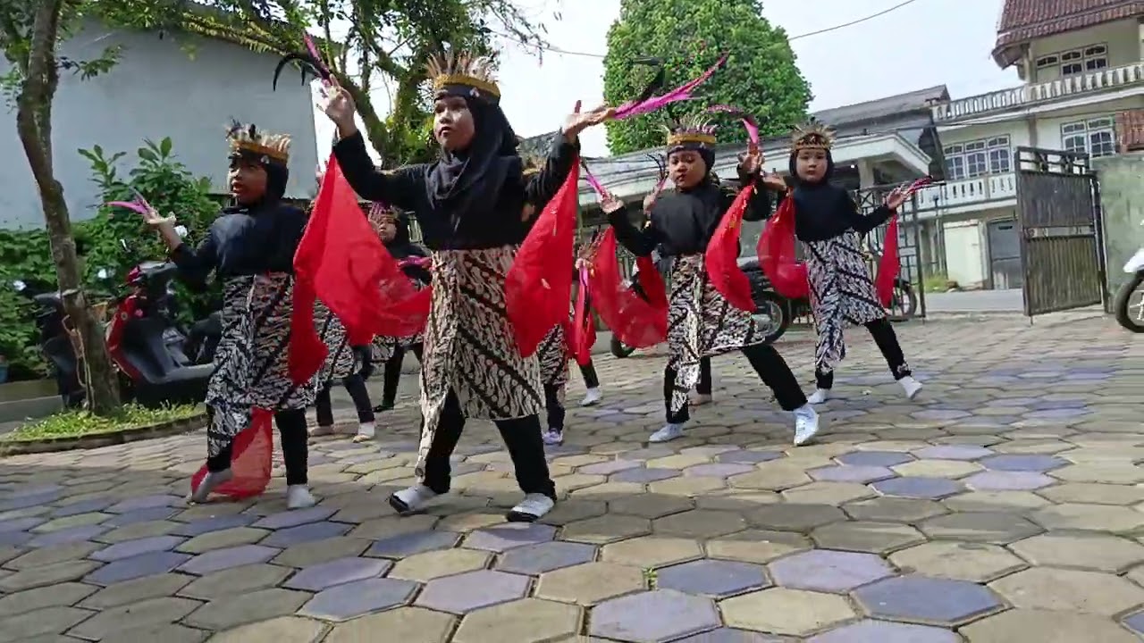 Latihan Menari Sebelum Tampil di Babunnajah 20 Oktober 2025