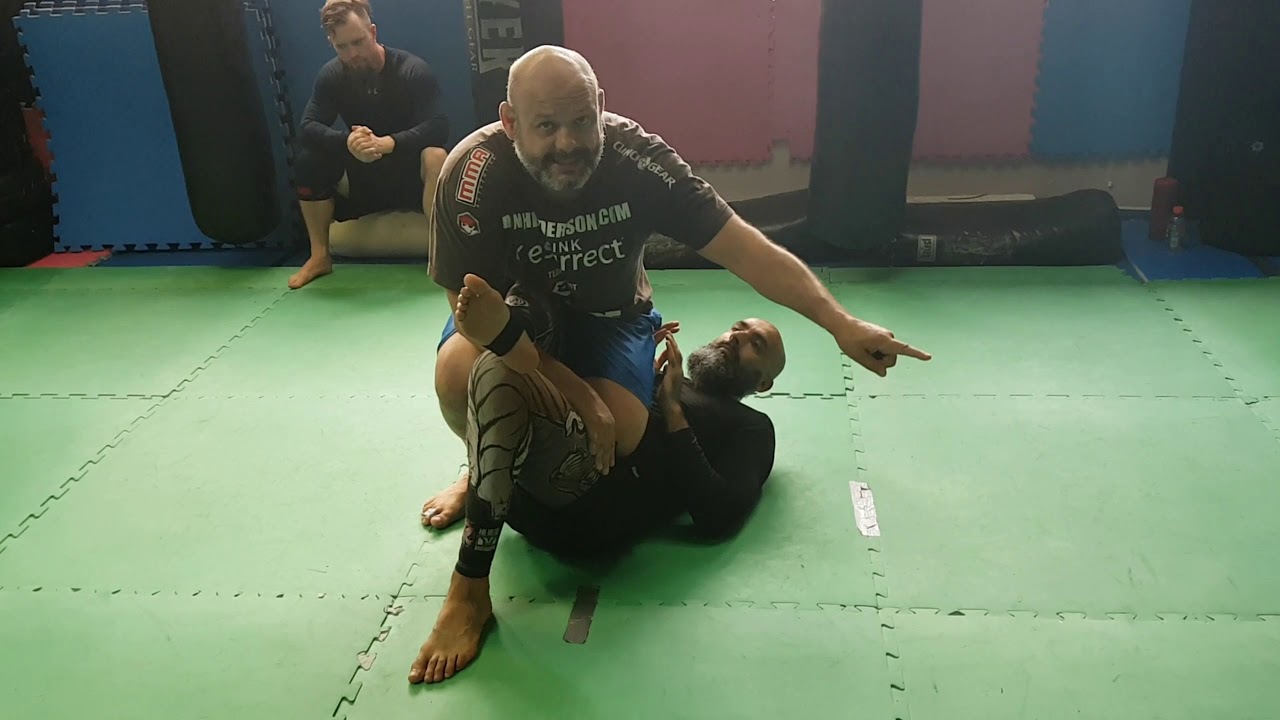 Kneebar from knee on belly