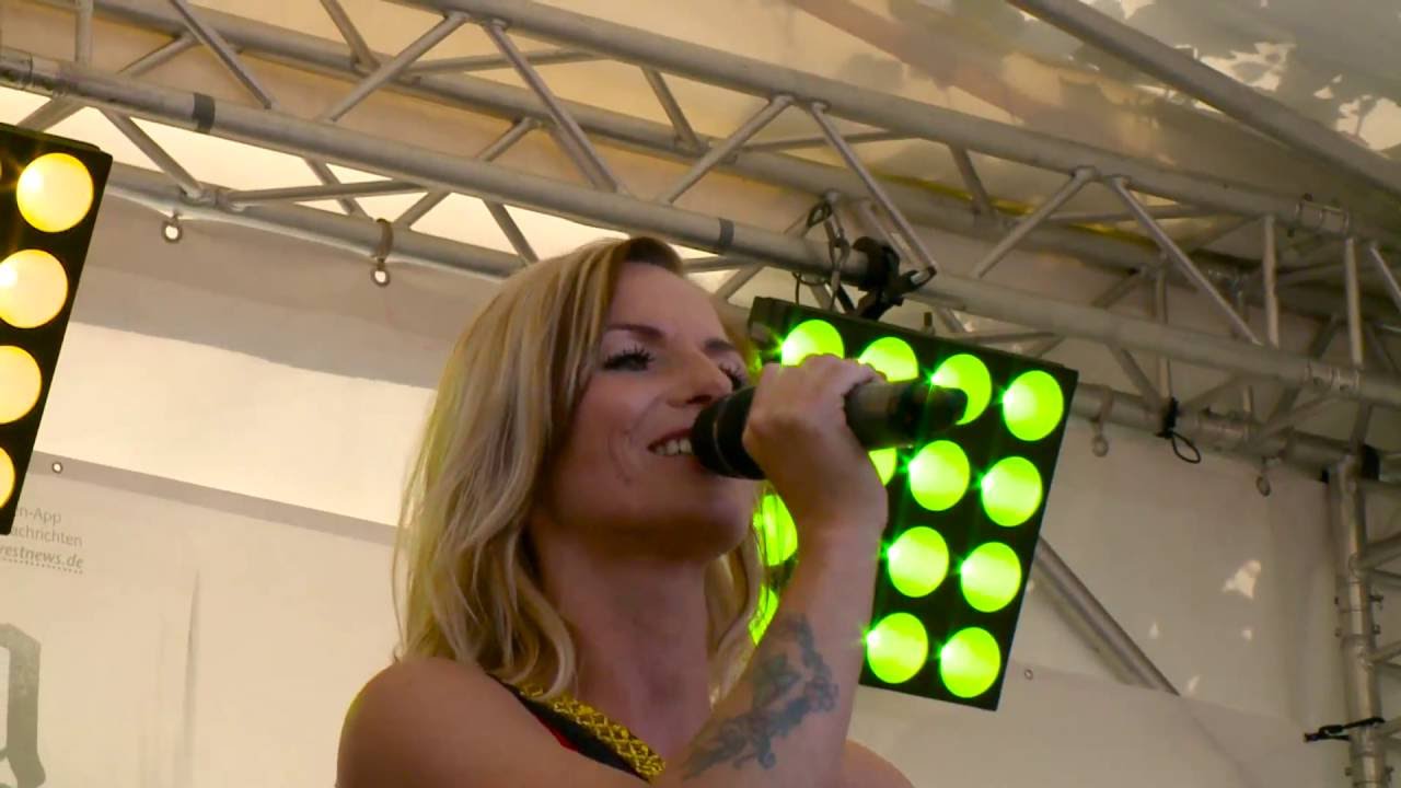 DANI beim Achtelfinale Deutschland - Slowakei in der KIA Arena/Recklinghausen am 26.06.16