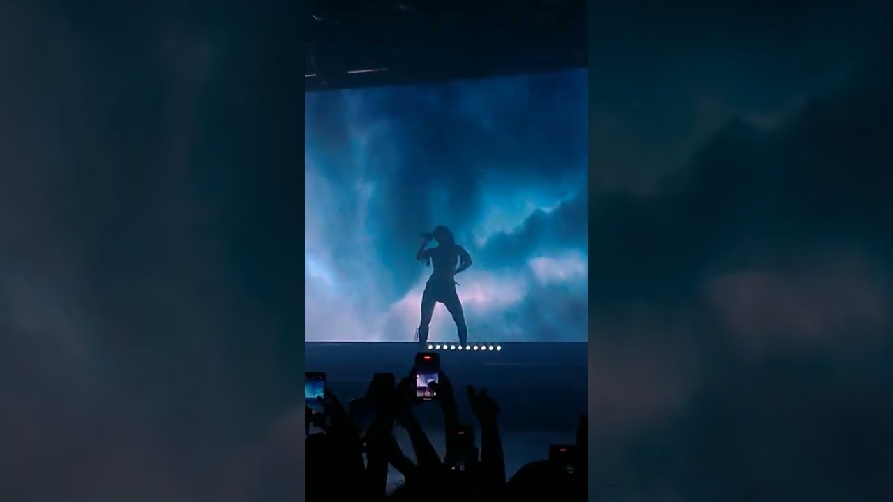 Charli XCX - Intro + Lightning (Live at Audio Club, São Paulo - Crash Tour)