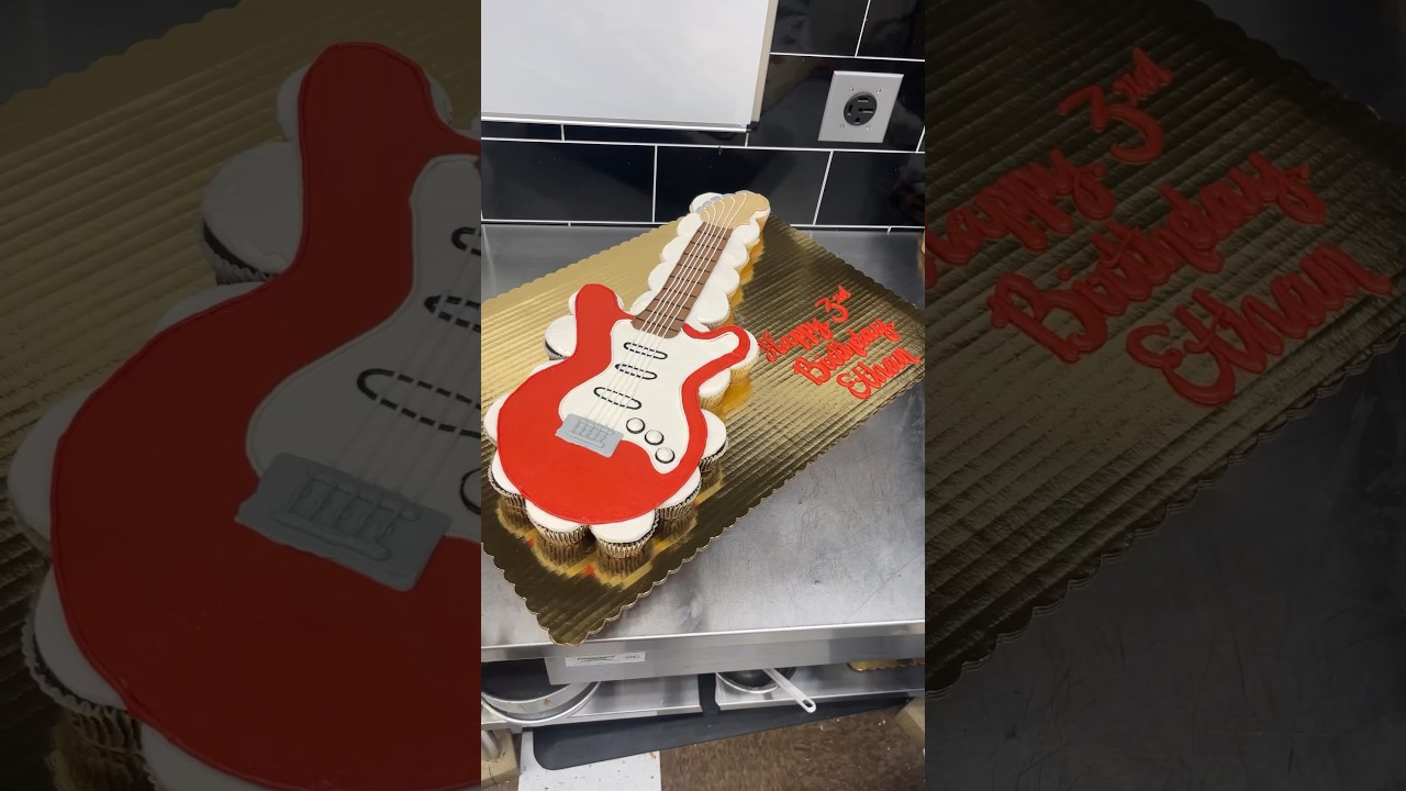 Electric Guitar Cupcake Cake❤️🎸 