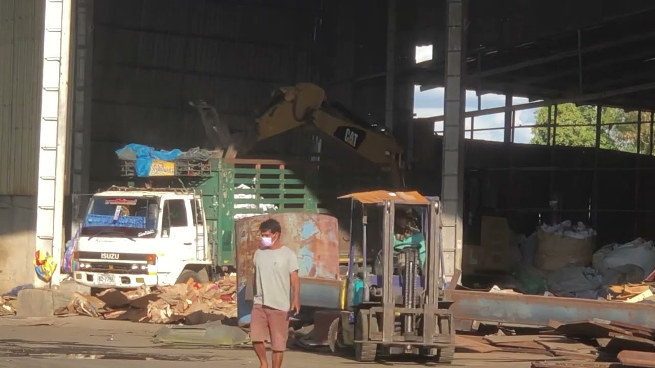 เหนแล้วอยากได้ CAT 320 E มาช่อนยุนี่นี้เองเสียของหมดเลย