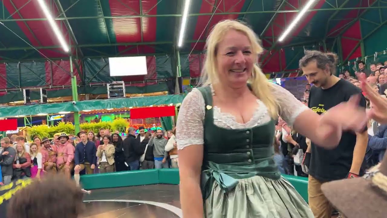 Damenfahrt Wahnsinn: Das wilde Teufelsrad mit den verrücktesten Girls / Oktoberfest 2025