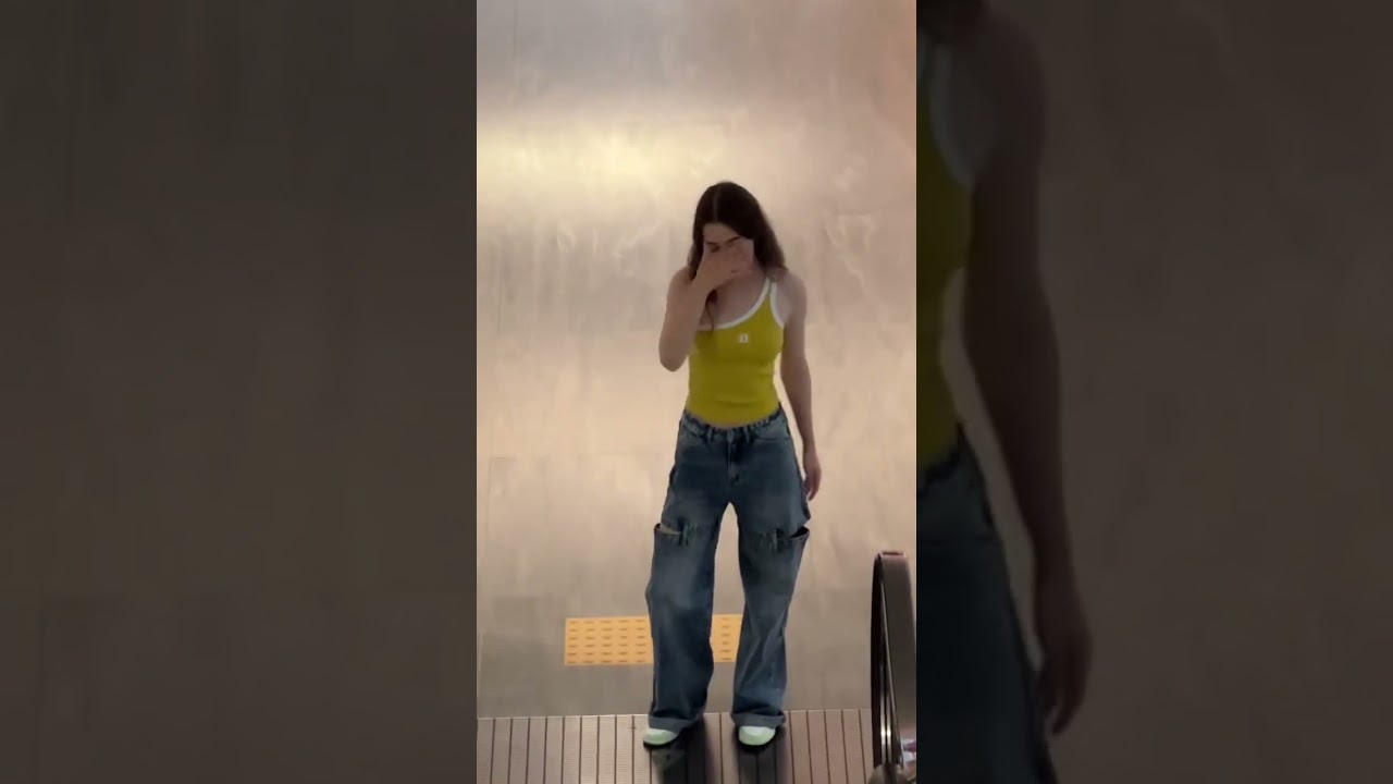 Dasha taran joins the escalator trend  😂  #tiktok #dashataran #trend #latest #fyp #foryou