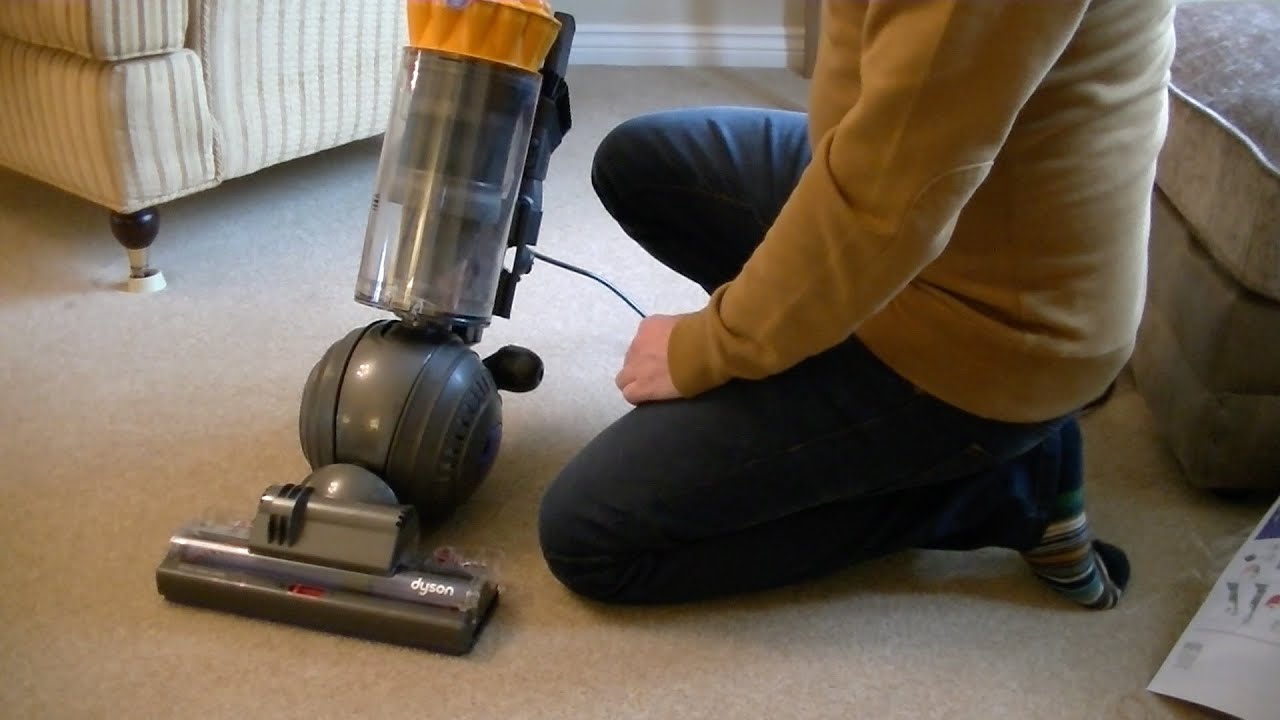 Dyson DC40 (2015) Multifloor Unboxing, Assembly & First Impressions