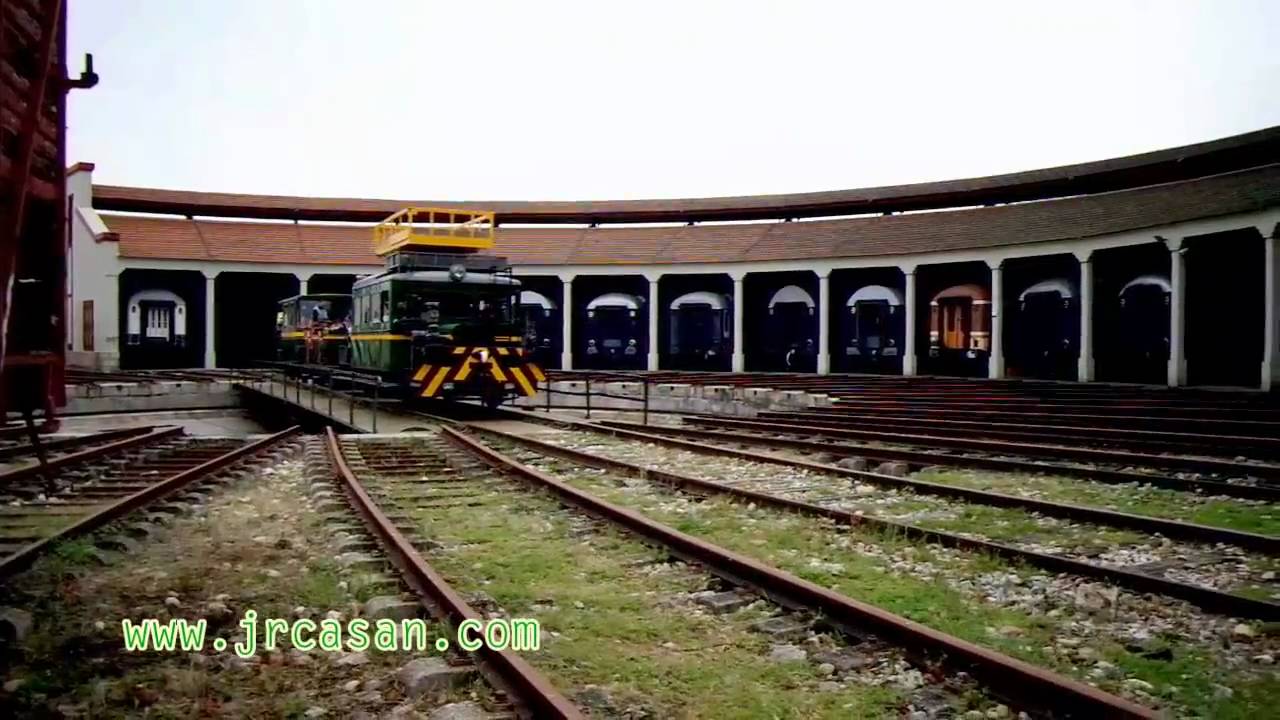 Museo de Ferrocarril y rotonda en Monforte