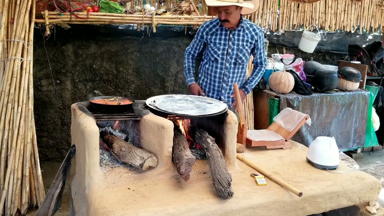 los invito a unas calientitas o unas gordas hechas a mano Aquí en mi Ranchito