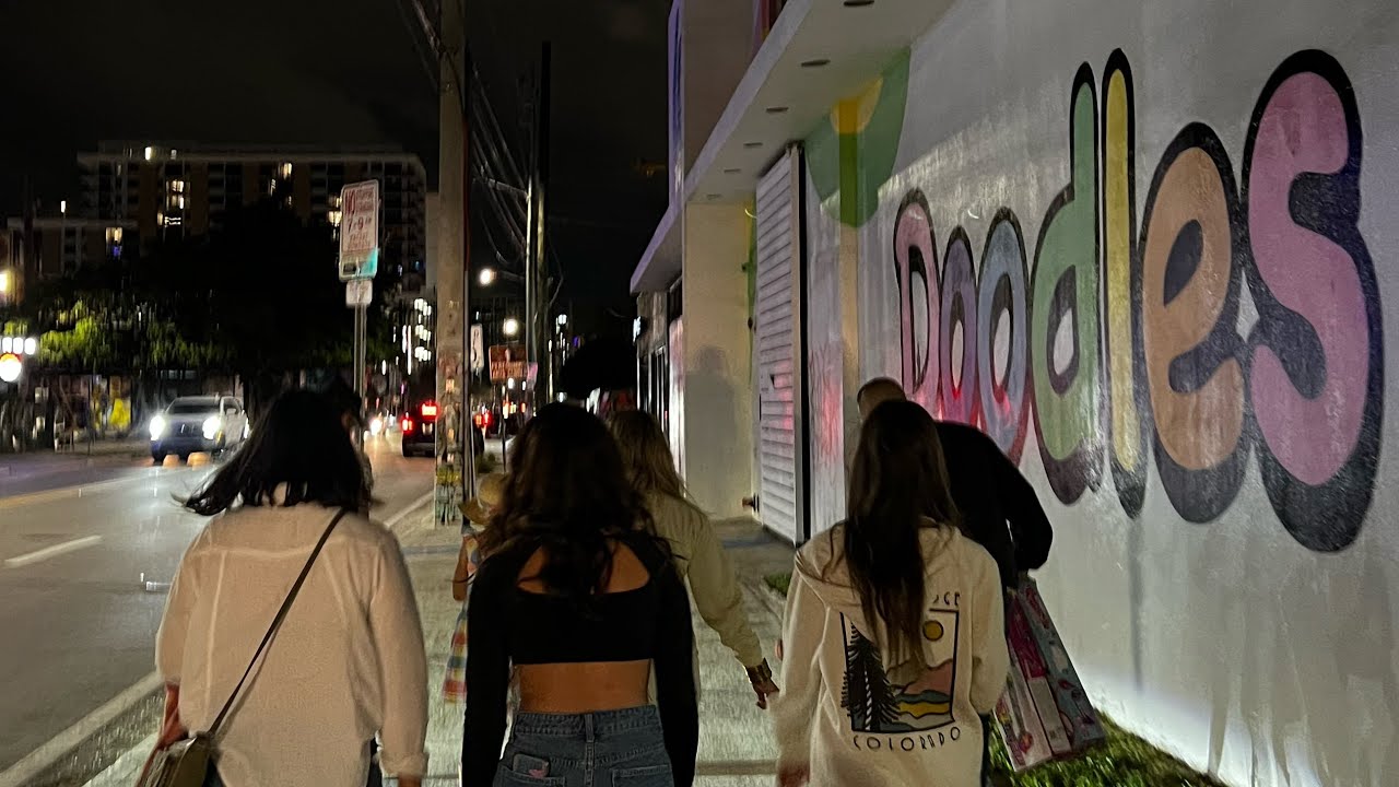 Saturday Night Walk on Miami Avenue from Wynwood to Downtown in January 2023