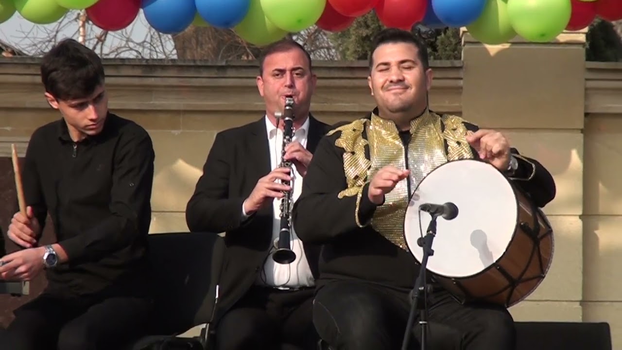 Qelebe Ritm qrupu. Kompazisiya qurucusu ve rehberi Fuad Agayev.