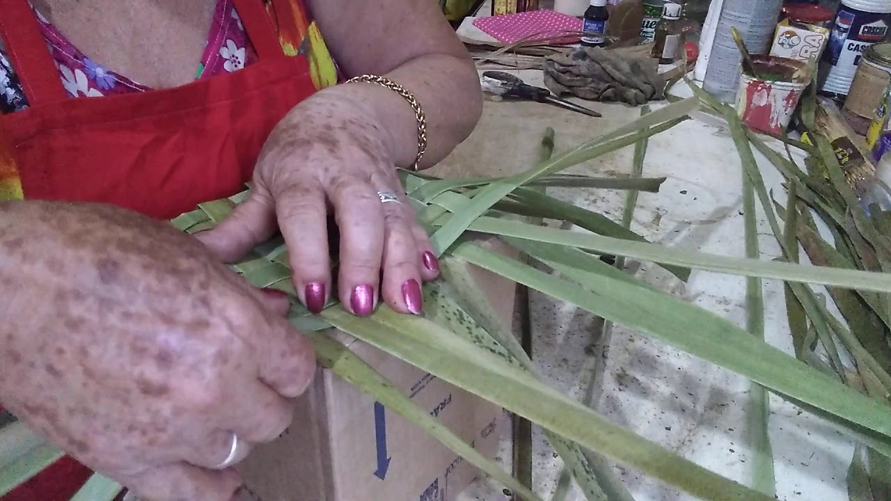 cesto feito com taboa e fibra de bananeira 1 parte