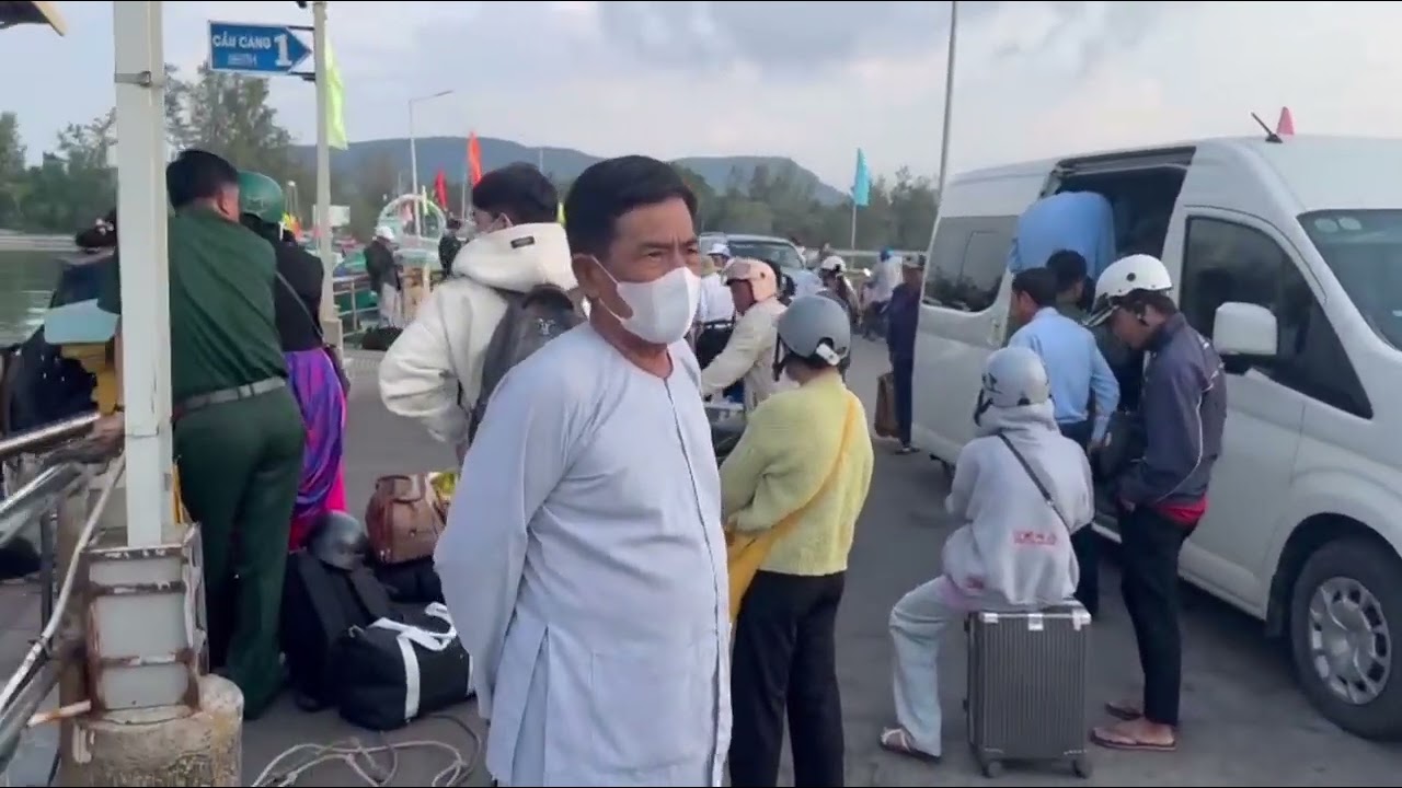 Xe từ thiện Phật Giáo Hòa Hảo An Thới Đặc Khu Phú Quốc tiếp tục giúp bà con ngày 15/1 Âm lịch 