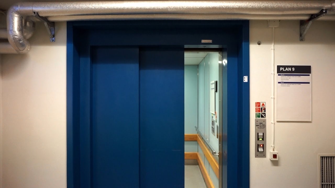 Rare DEVE holeless hydraulic elevator with flat buttons and chime @ Linköping University Hospital