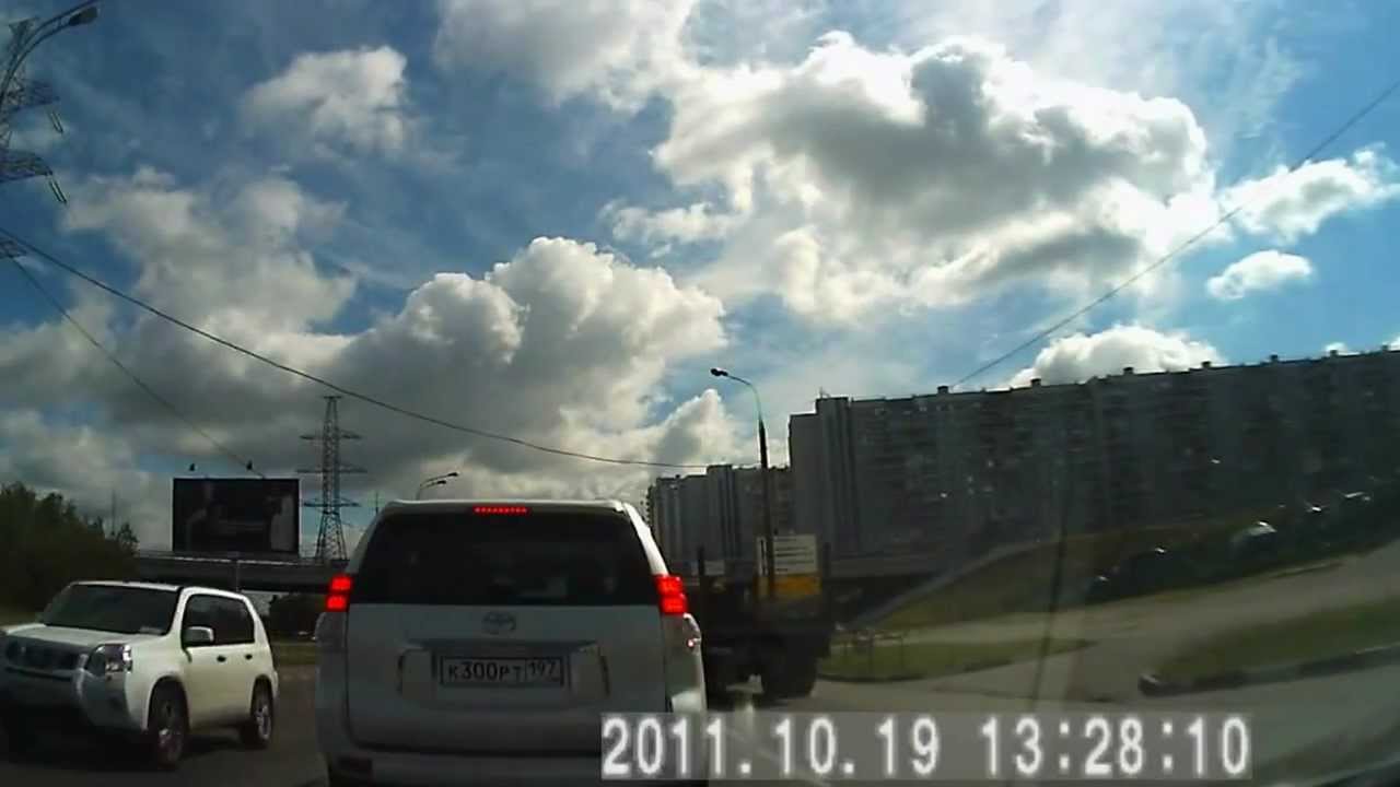 Видеорегистратор Blackvision Fly   днём