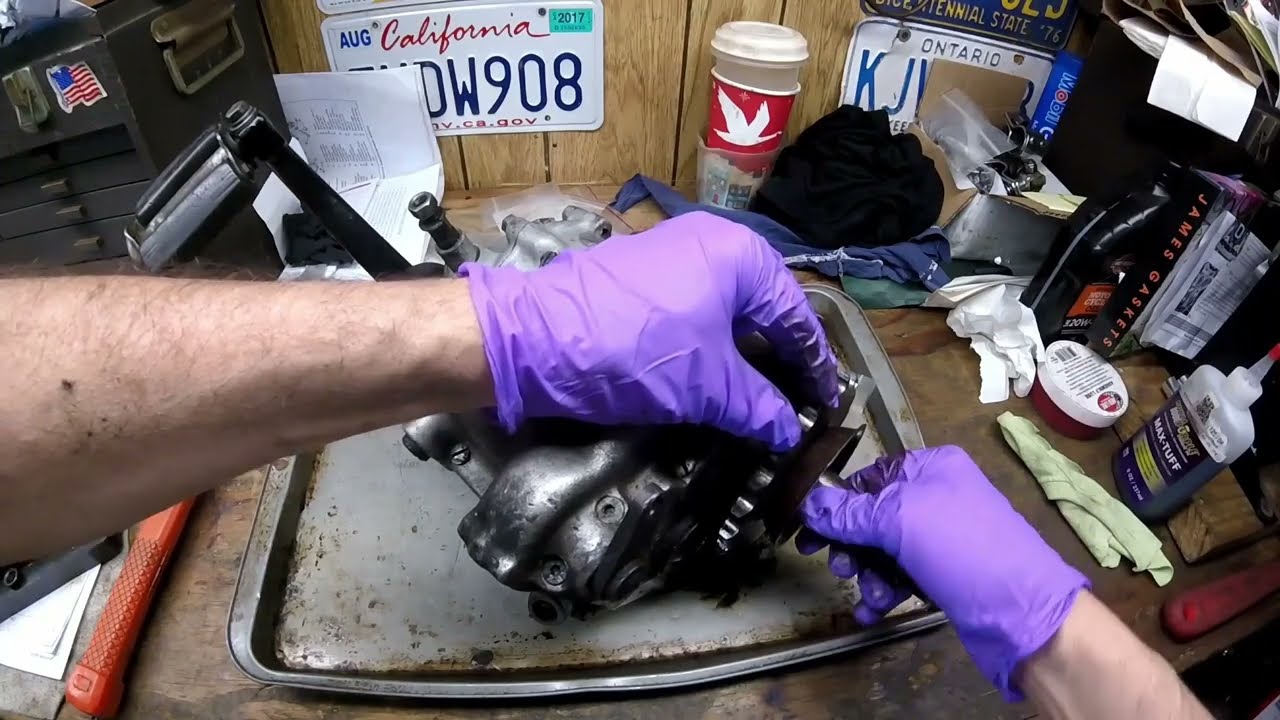 Видео разборки коробки передач Knuckle Head, 4-ступенчатая, для мотоцикла Harley Davidson.