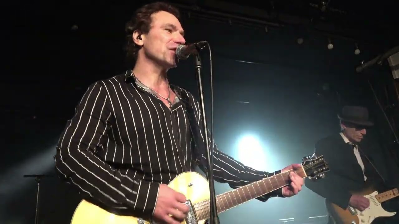 Pierre Benvenuti avec son groupe Insolitude chante La Terre Promise