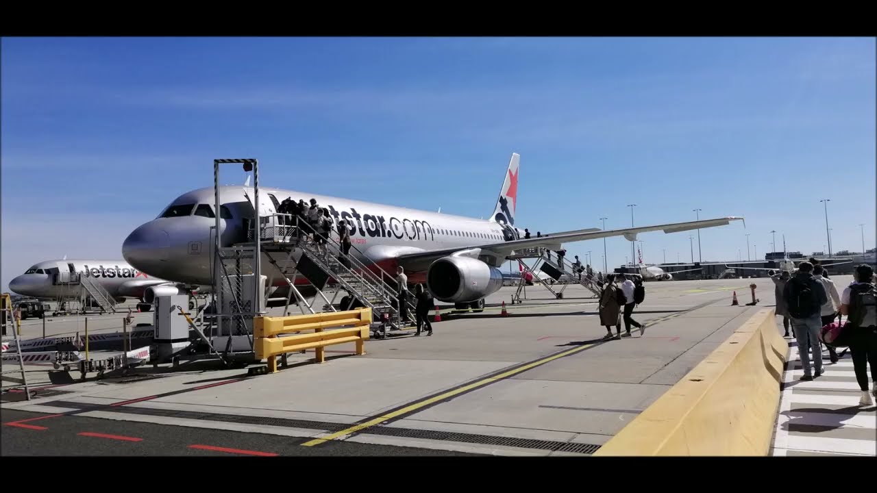 Jetstar flight JQ733 from Melbourne (MEL/YMML) to Launceston (LST/YMLT)